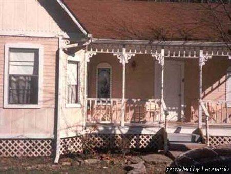 Main Street Inn - Angels Among Us Wedding Chapel Eureka Springs Exterior photo